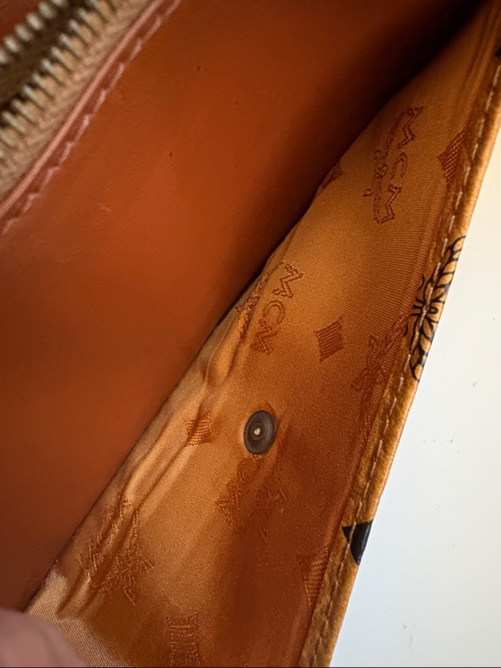 [MCM] Signature Logo Bi-Fold Long Continental Snap Button Wallet in Cognac Brown - Picture 12 of 16